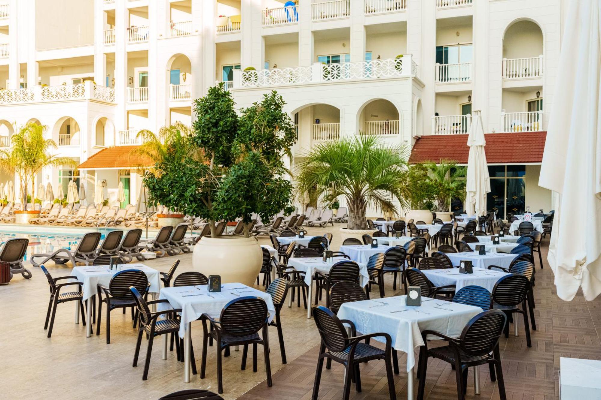 Resort Oz Premium Side